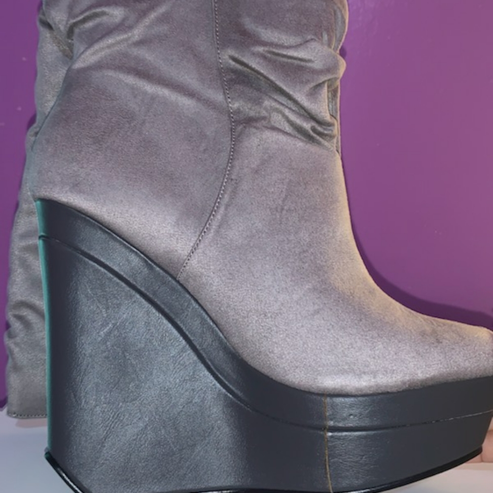 boots - Picture 2 of 4